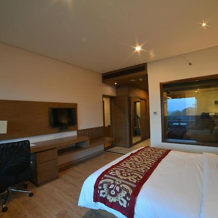 Narayani Heights, Ahmedabad Hotel Exterior photo
