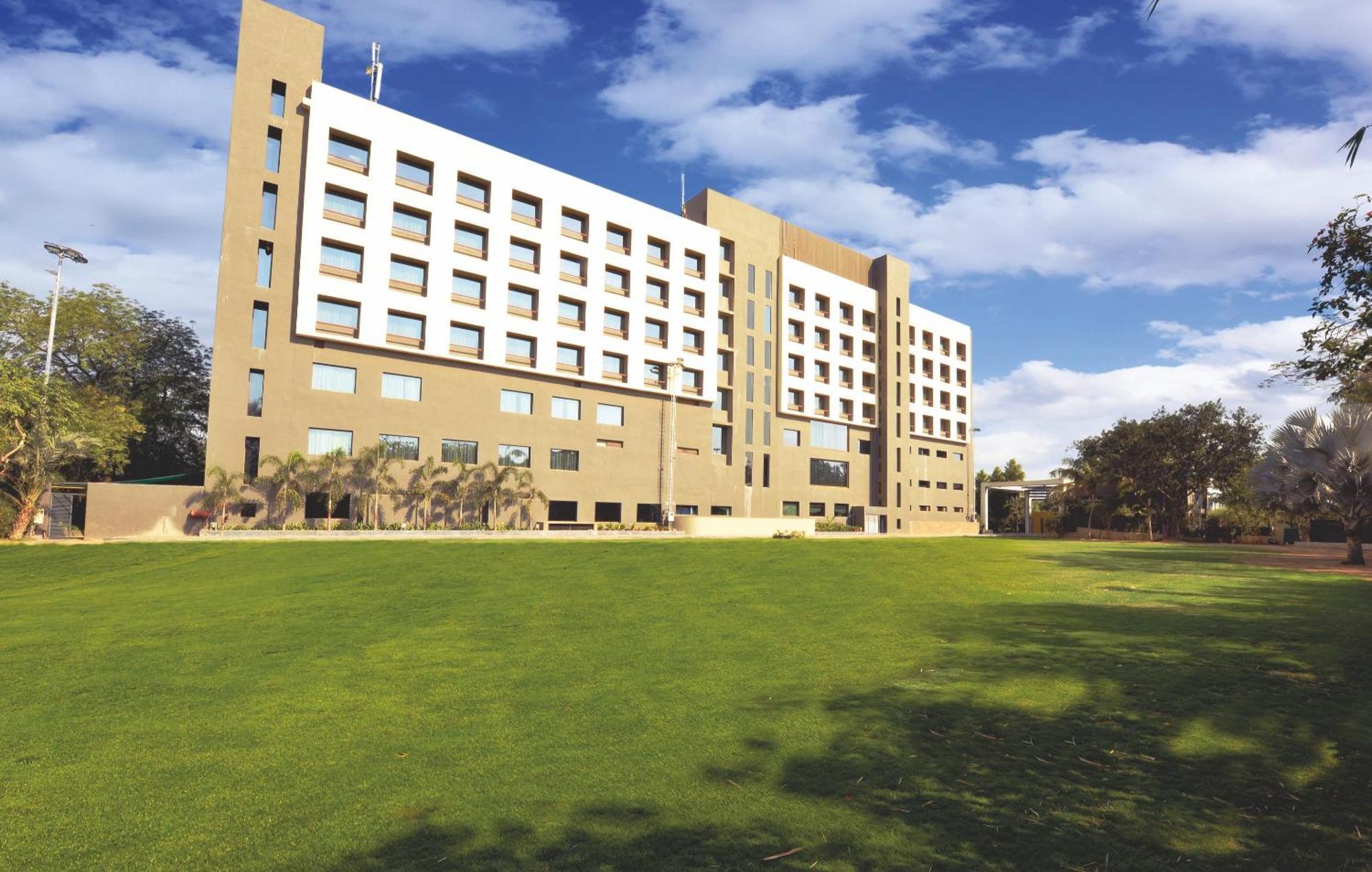 Narayani Heights, Ahmedabad Hotel Exterior photo