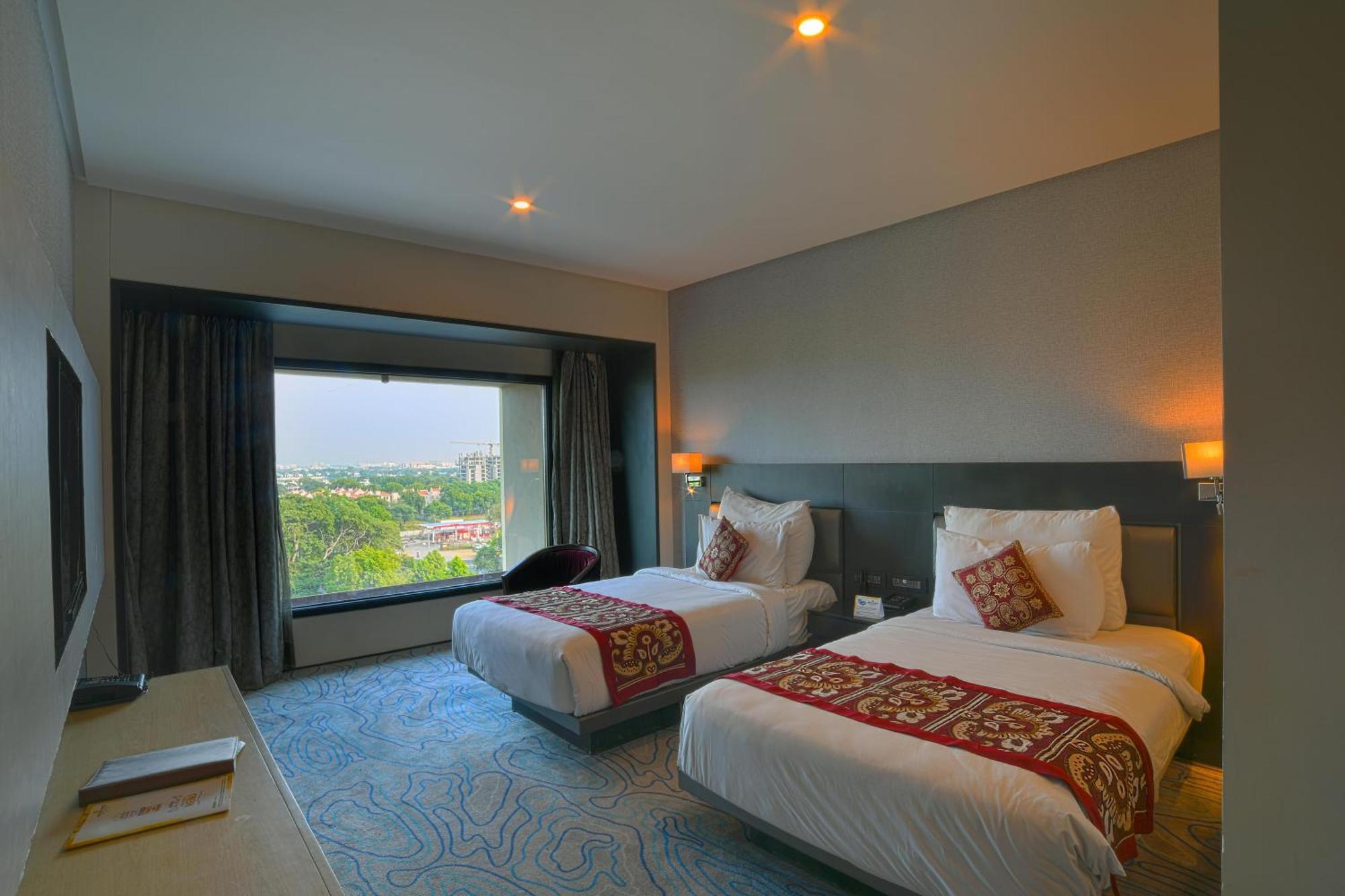 Narayani Heights, Ahmedabad Hotel Exterior photo
