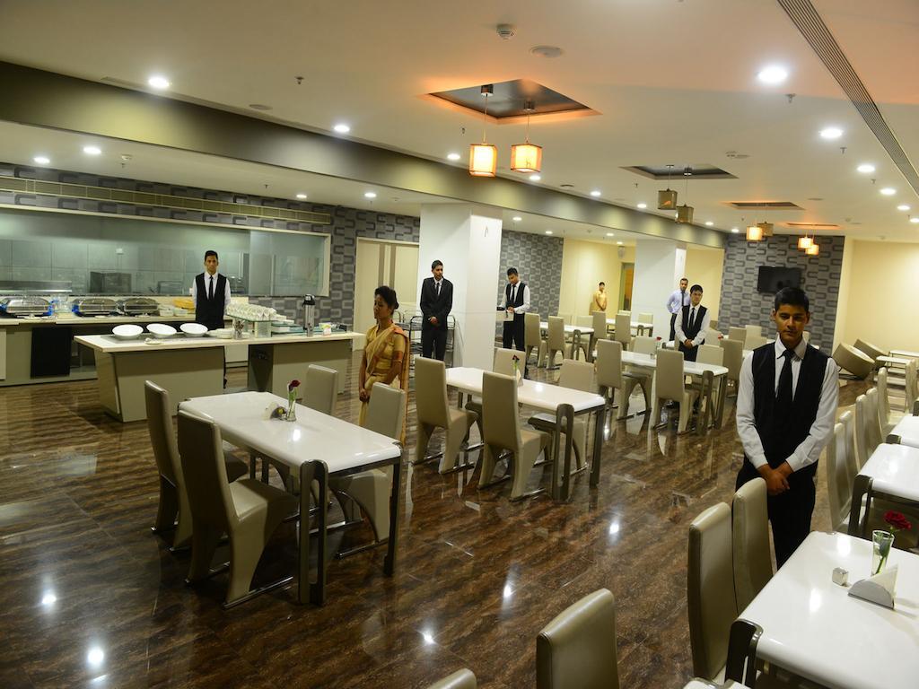 Narayani Heights, Ahmedabad Hotel Exterior photo