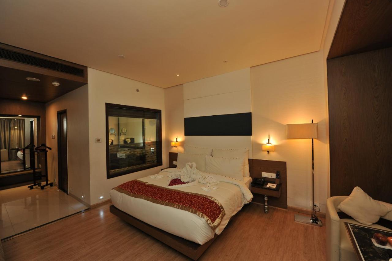 Narayani Heights, Ahmedabad Hotel Exterior photo